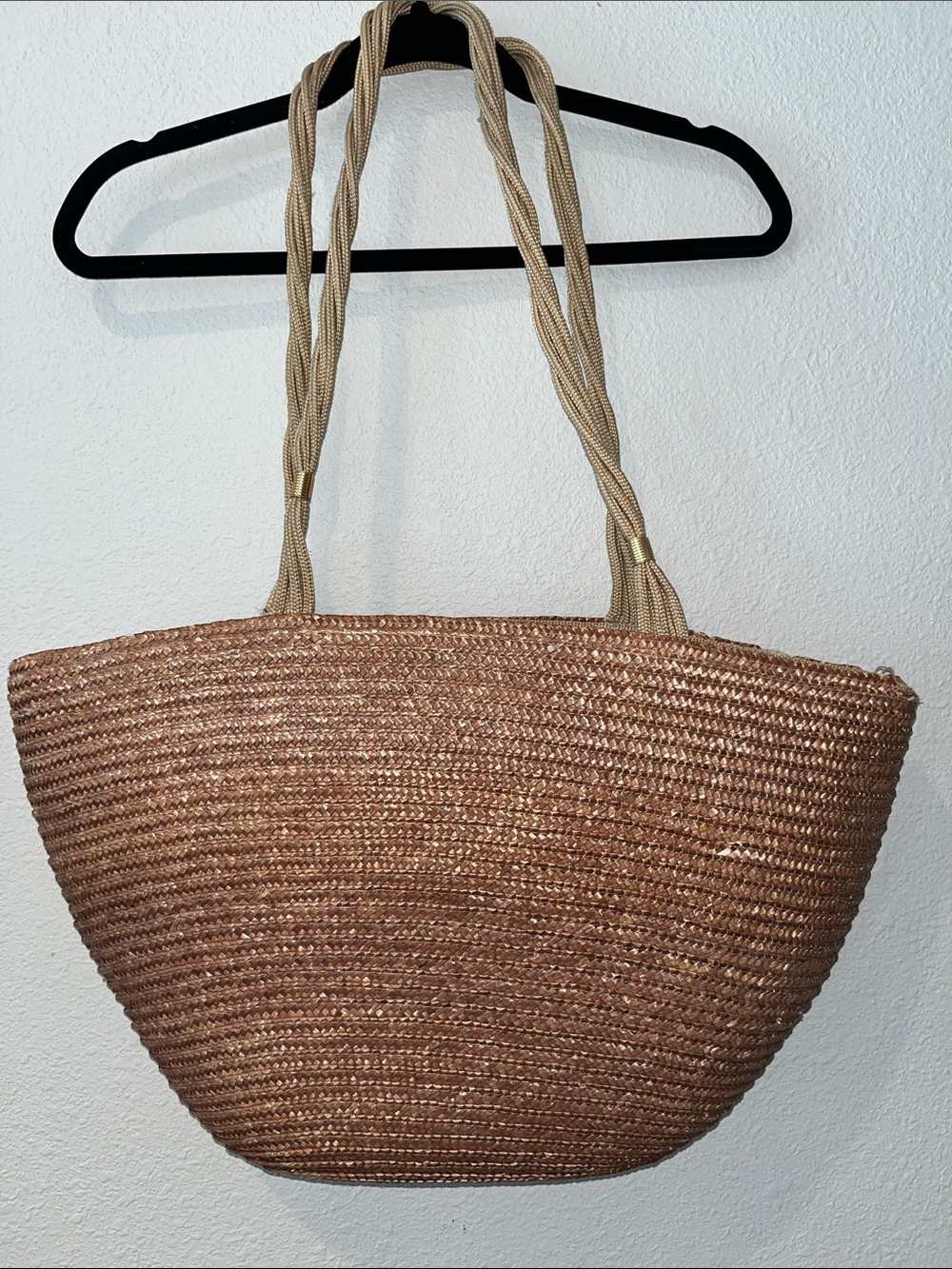 Large Braided Straw Tote Bag in Light Brown, zipper closure
